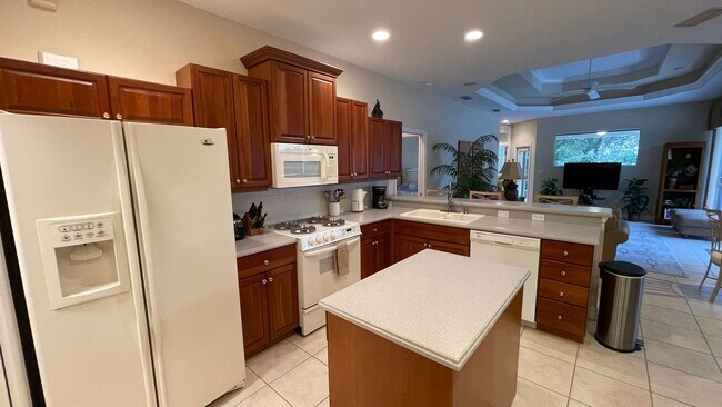 Building Photo - Furnished Annual Rental