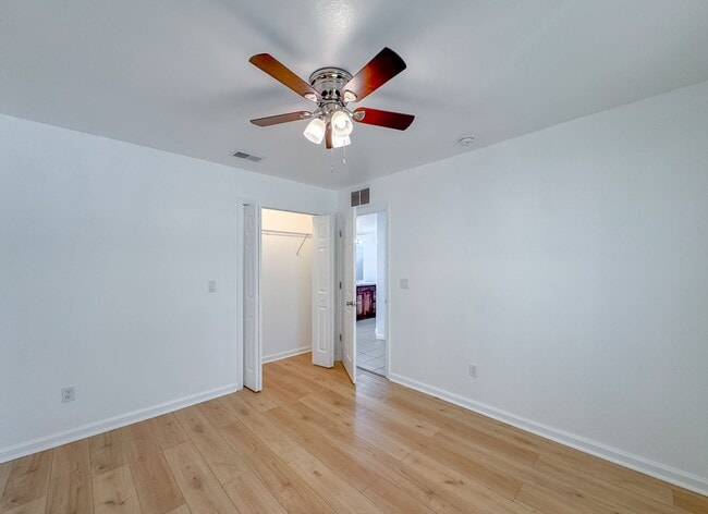 Building Photo - Renovated 3/2 House w/ New Paint/Flooring,...