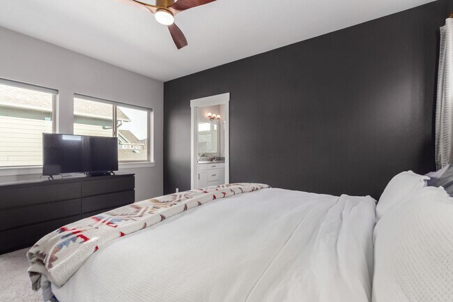 Building Photo - 4BD, 3.5BA Northfield Home with Finished Basement and 2-Car Garage