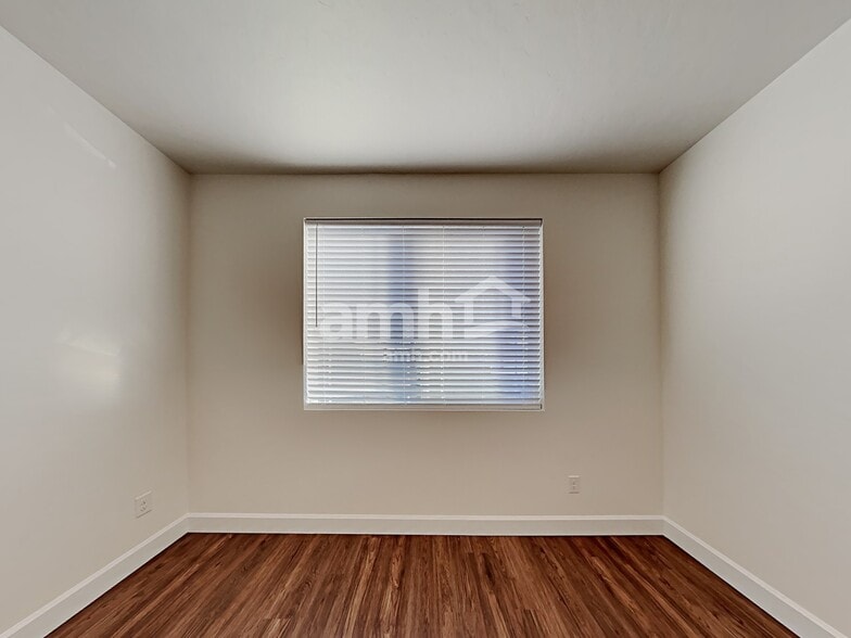 Building Photo - 5124 W Bellevue St