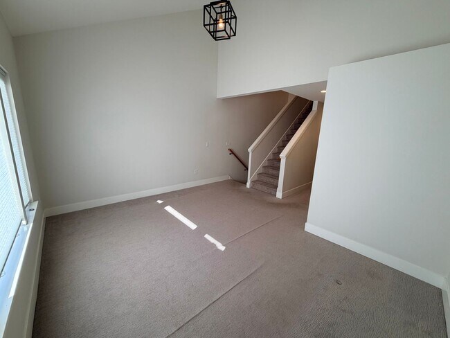 Building Photo - 3Bed/2.5 Bath Townhouse In Woodstock Neighborhood