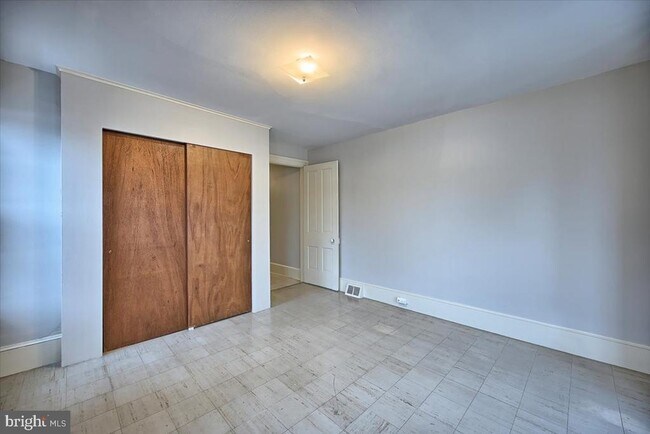 Building Photo - 413 W Louther St