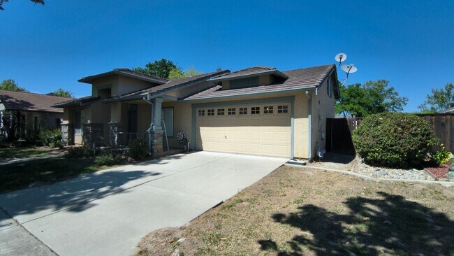 Building Photo - Brand New Flooring and FRESH Paint - SPACIOUS 3 BEDROOM HOUSE IN LIVERMORE!!!