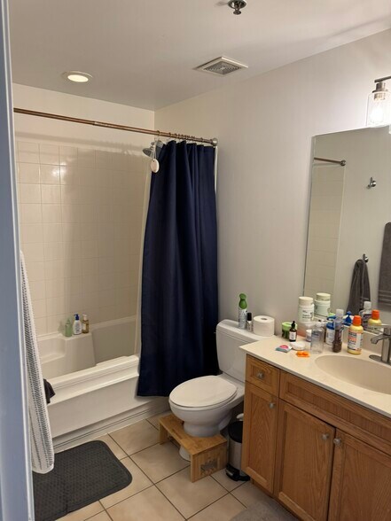 Building Photo - 1250 S Michigan Ave