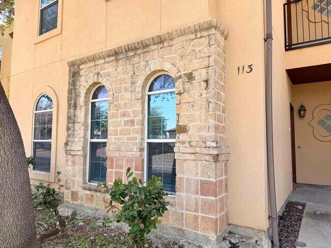 Building Photo - 10706 International Blvd