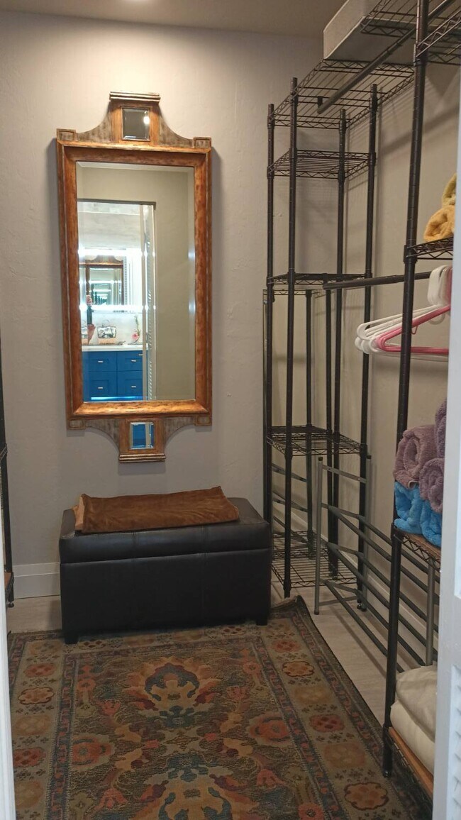 Building Photo - 1950 W Crown Pointe Blvd