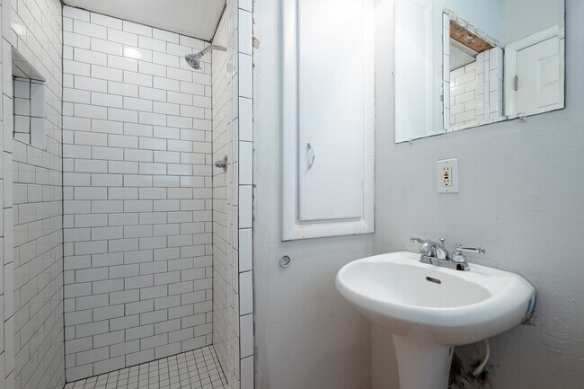 Building Photo - 7403 L St