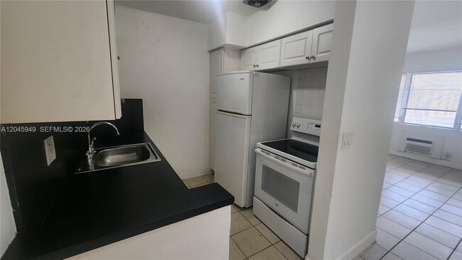 Building Photo - 280 SW 11th Ave