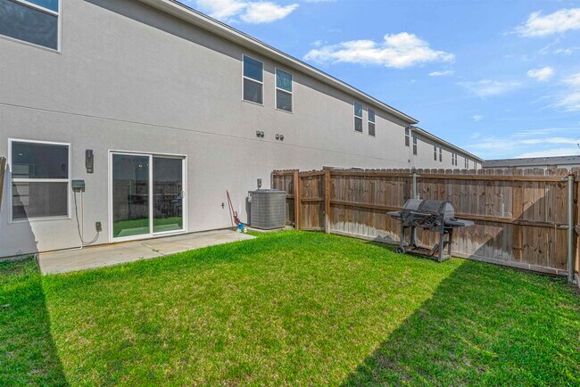 Building Photo - 9916 Bijan Dr