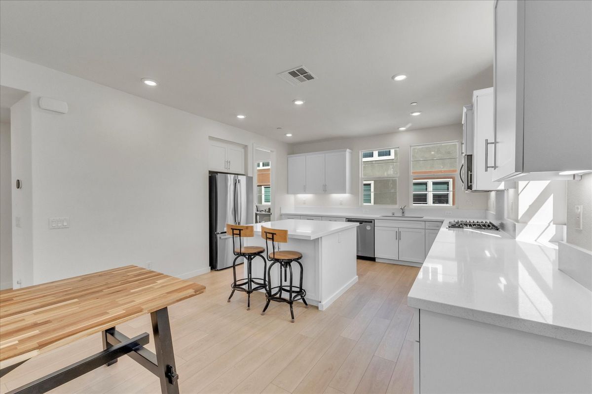 Building Photo - 27116 Vly Oak Pl