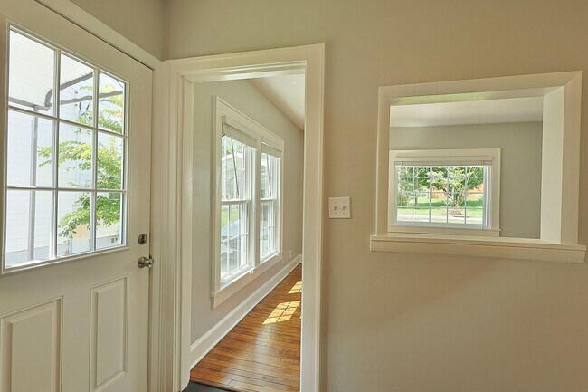 Building Photo - Coming Soon South Knoxville Cottage!!!