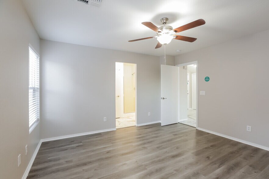 Building Photo - 11845 W Lupine Ave