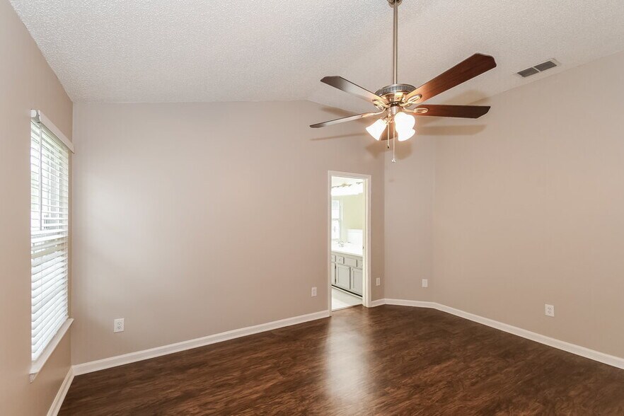 Building Photo - 1810 Dartmouth Dr