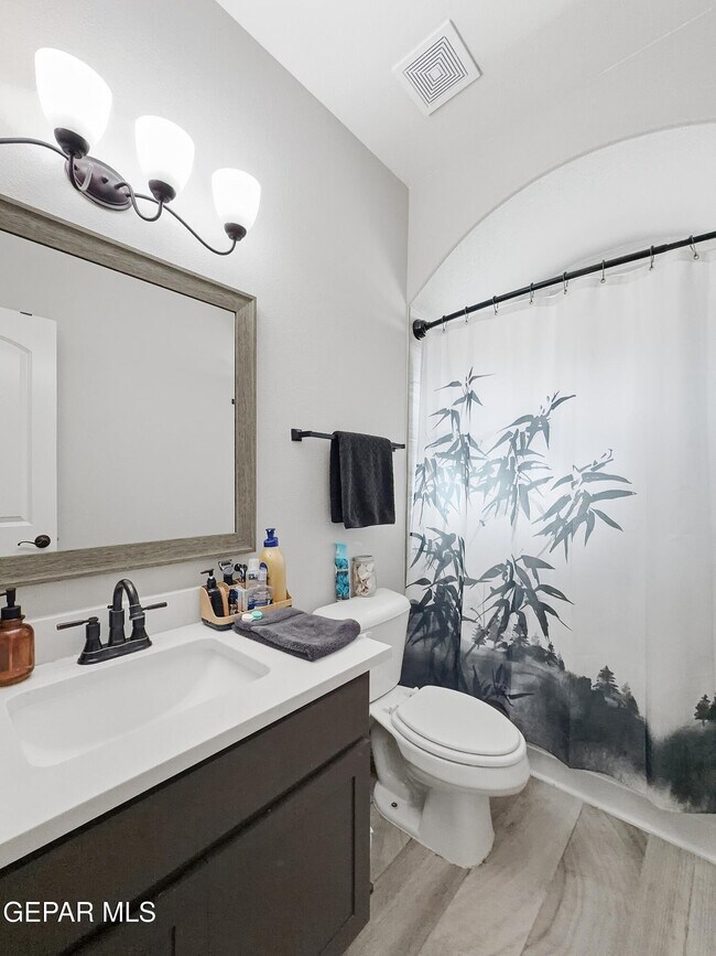 Building Photo - 12805 Kingsbury Ave