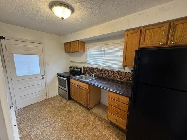 Building Photo - 8693 Paige Ave