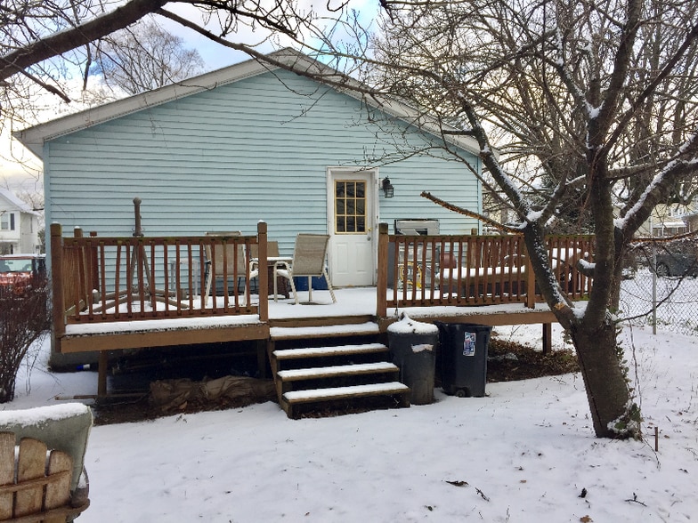 Building Photo - 39 Benson St