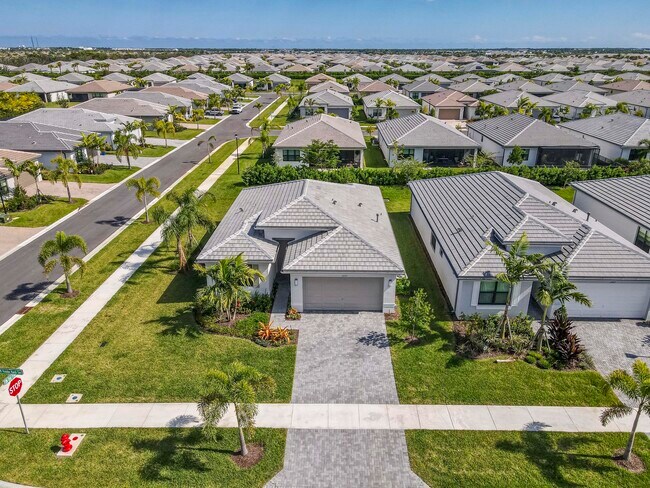 Building Photo - 12555 SW Manatee Marsh Ter