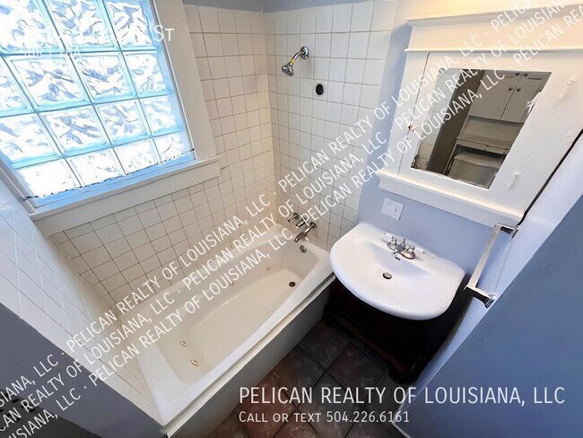 Building Photo - 2117 S Lopez St