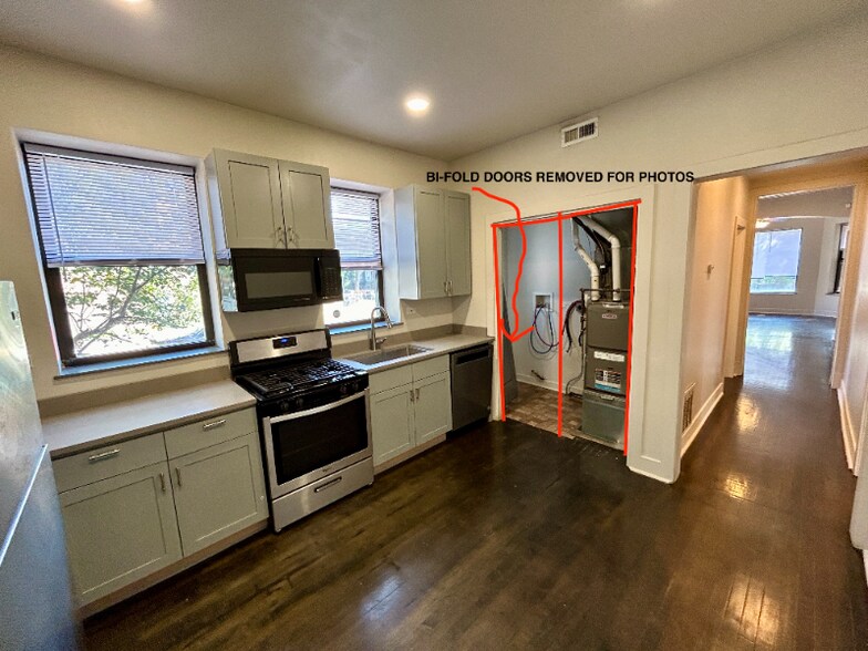 Building Photo - 3400 W Evergreen Ave