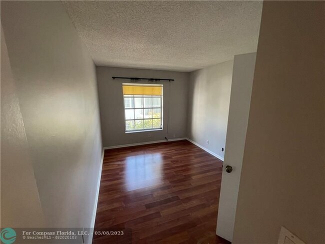 Building Photo - 2180 NE 67th St