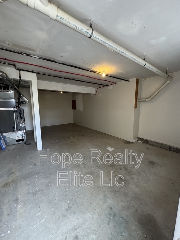 Building Photo - 1225 N Chestnut St