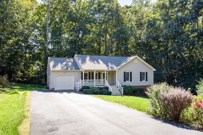 Building Photo - 3 Bedroom/2 Bath Rancher in the North Ches...
