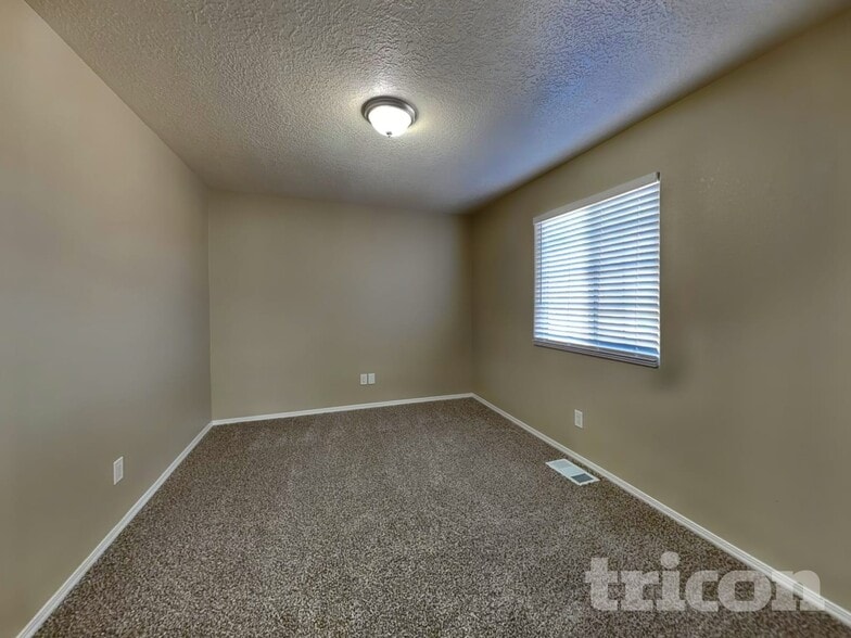 Building Photo - 6407 Black Hawk Dr NE