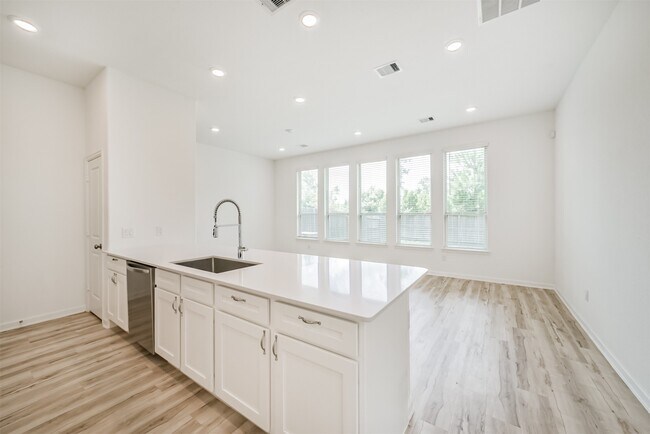 Building Photo - 547 Bristol Tide Ct