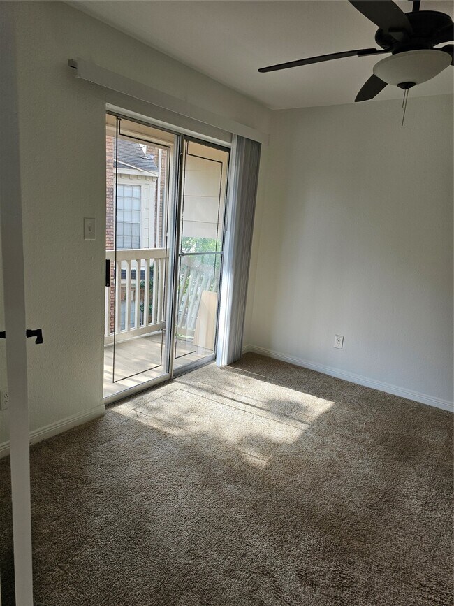 Building Photo - 2626 Holly Hall St