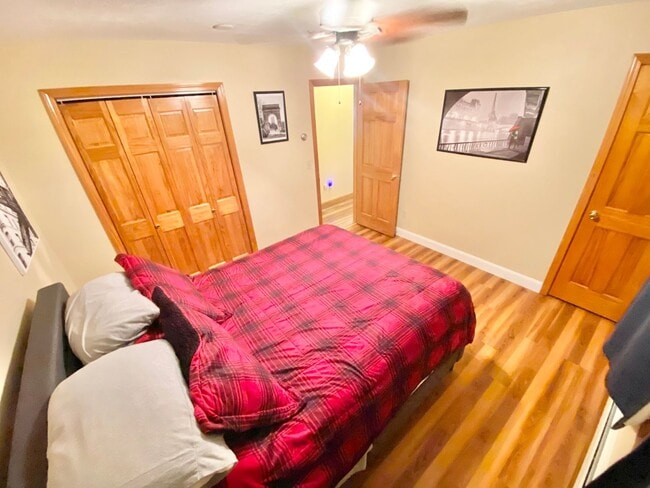 Building Photo - 3 Bedroom Apartment in Home VT Available 8/1!
