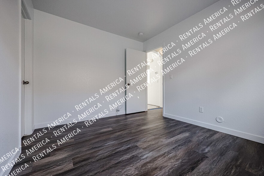 Building Photo - 12731 W Sharon Dr