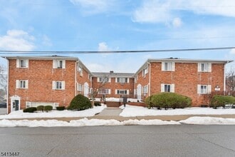 Building Photo - 104 N Beverwyck Rd