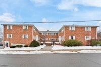 Building Photo - 104 N Beverwyck Rd