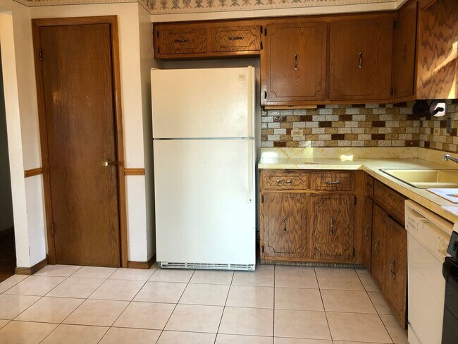 Building Photo - 5041 Forster Ave