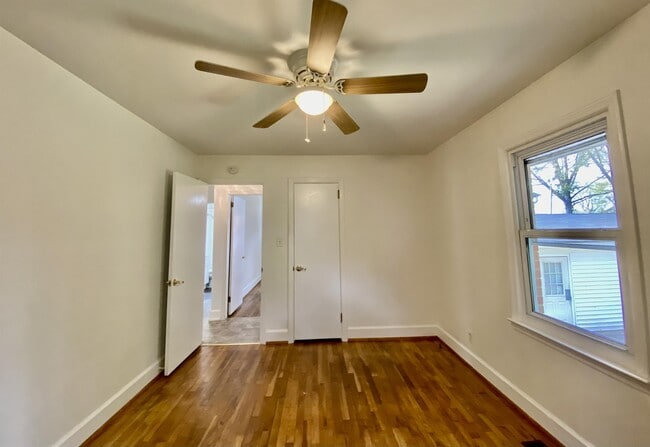 Building Photo - 648 Linfield Dr