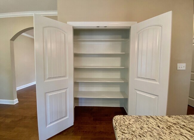 Building Photo - 2024 Jersey Ave