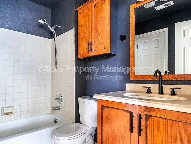Building Photo - 886 S Reed Ct