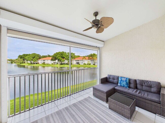 Building Photo - Furnished Seasonal or Annual Rental in Pipers Grove – 3BR Townhome with Lake View