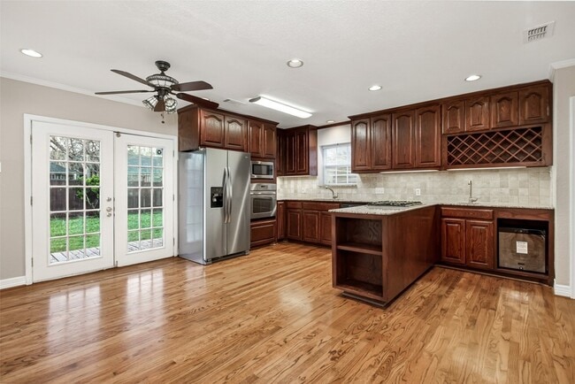 Building Photo - 6219 Penrose Ave