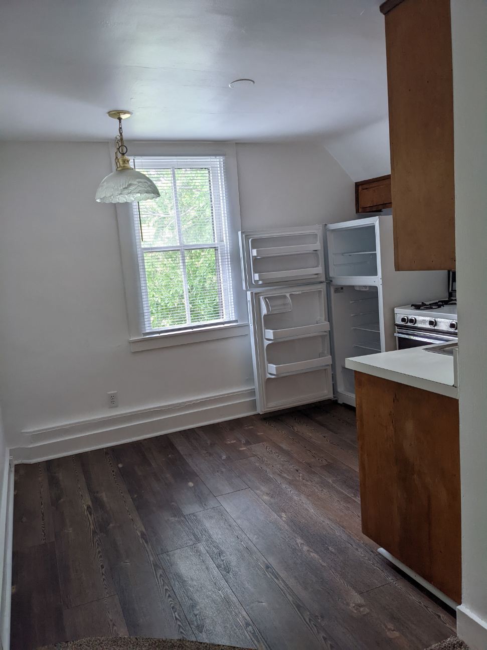 Kitchen dining area - natural light - room for a kitchen table and/or study area - 525 30th St