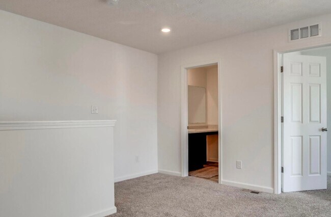 Building Photo - 4BR/2/5 Bath Home for Rent - Overlook at Eastwood - Two Car Garage!