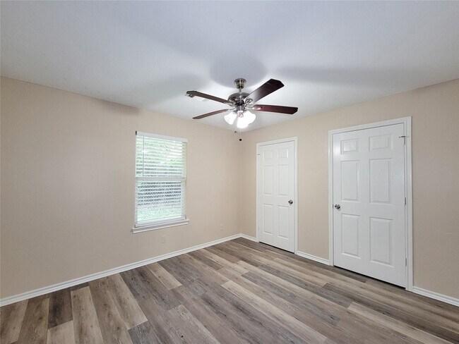 Building Photo - 12700 Royal Green Dr
