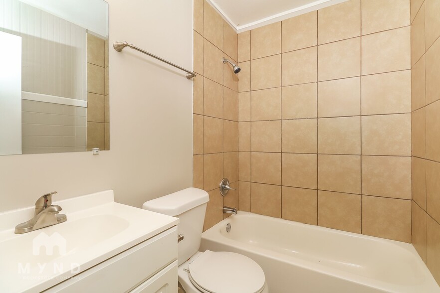 Building Photo - 3049 Bluefield Dr