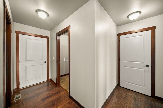 Building Photo - 229 Sun Valley Dr