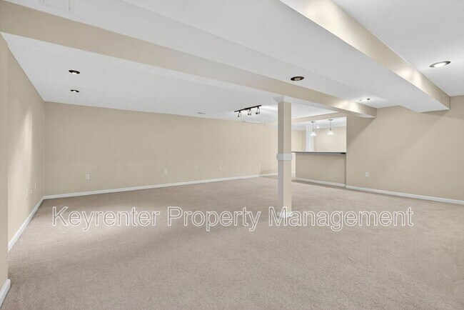 Building Photo - 1233 Grand Canyon Dr