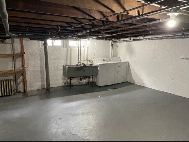 Building Photo - 1107 Hazel Ave