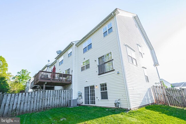 Building Photo - 8199 Glade Bank Dr
