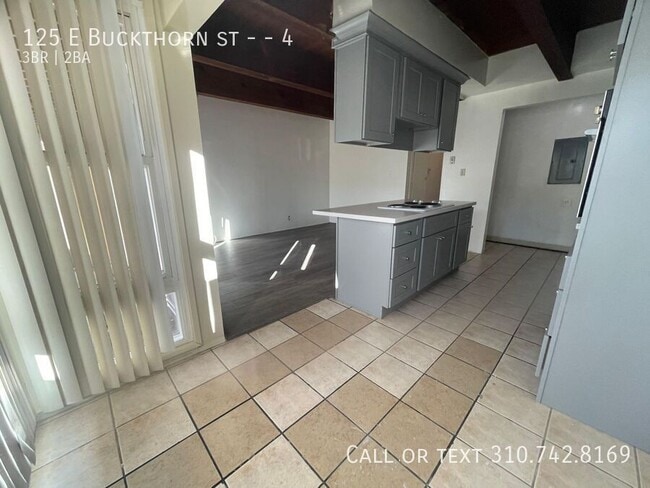 Building Photo - 125 E Buckthorn St