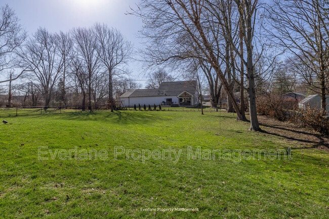 Building Photo - 499 W Main St