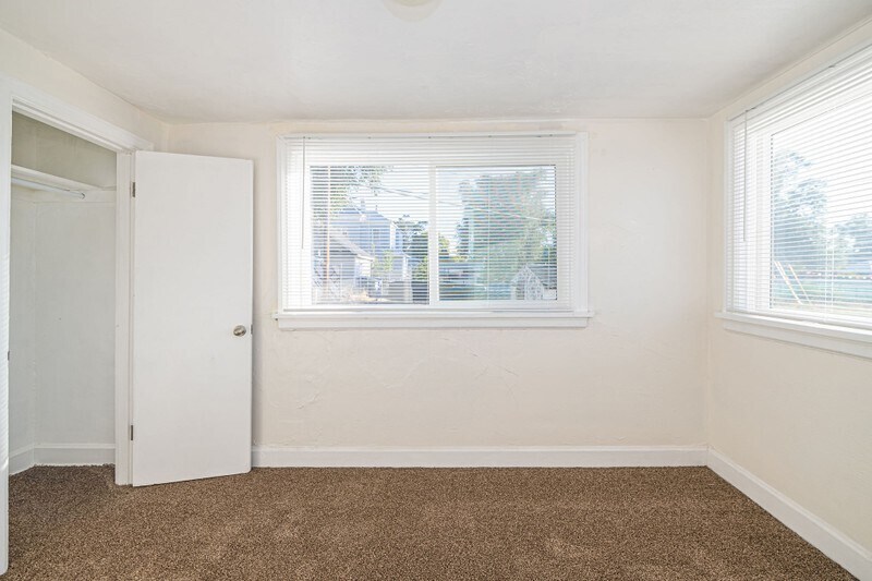Building Photo - 479 30th St